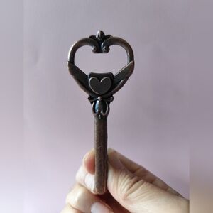 4/$20💥Vintage Brass Skeleton Key Heart Shaped Bottle Opener
